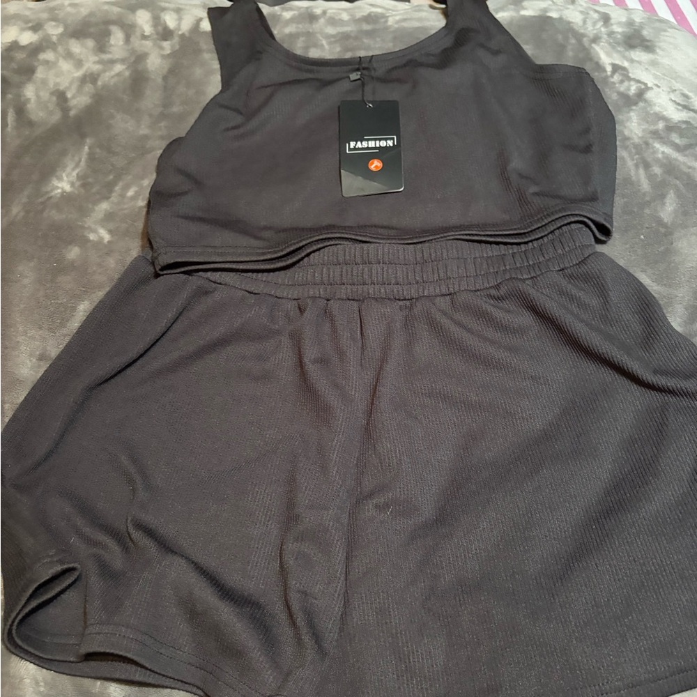 Black Sleeveless Fitted Crop Tank Top & Short Set - Large